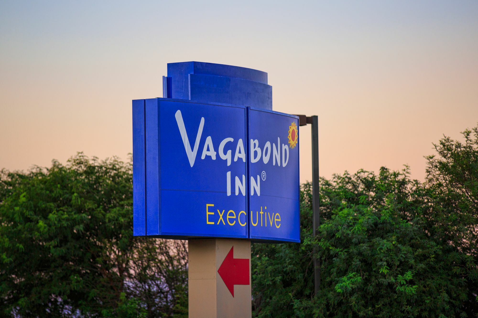 Vagabond Inn Executive Green Valley Exterior foto